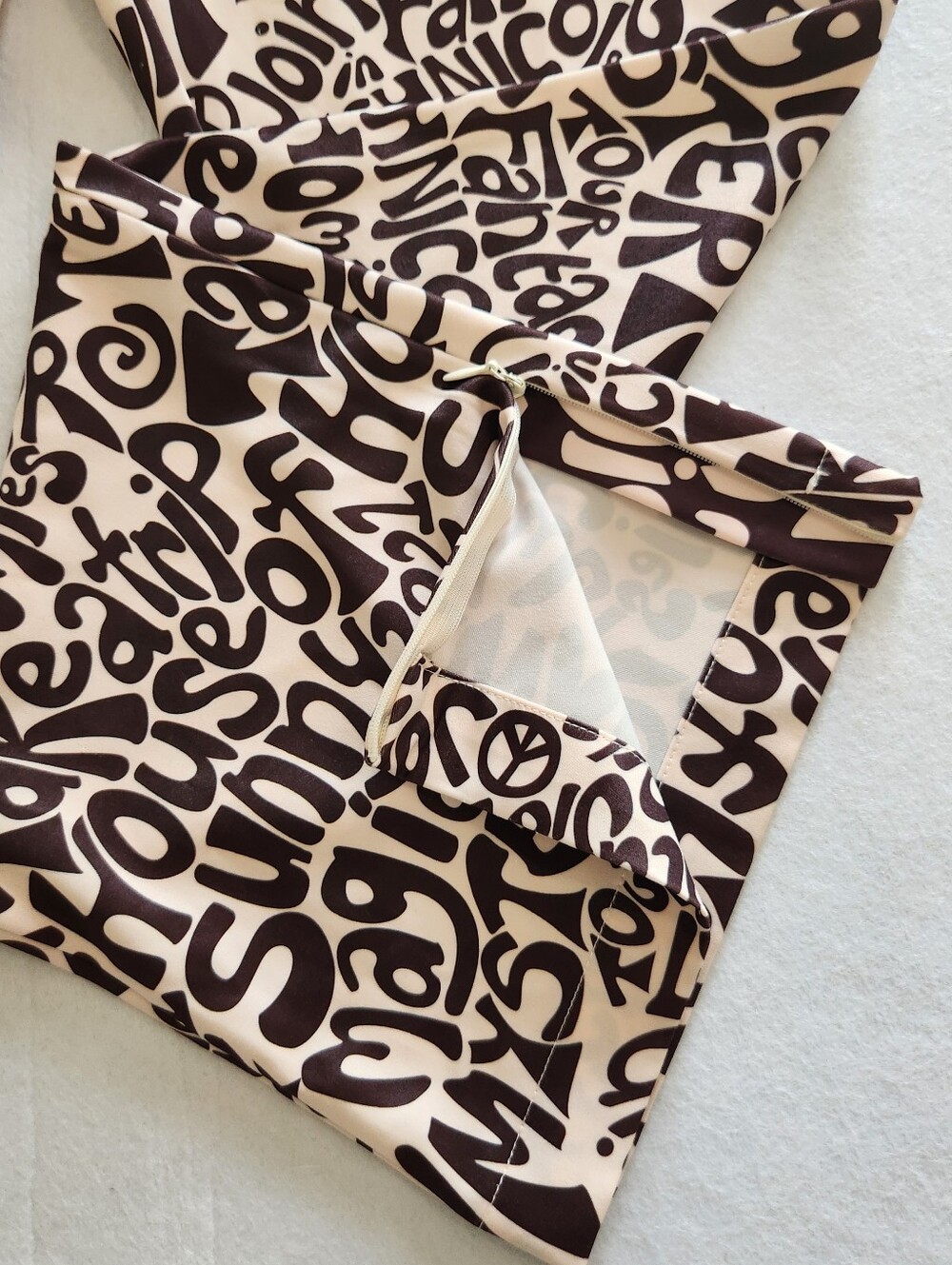 House of Sunny Brown and Cream Graphic Boot Cut Pants Size 4 With Slit Hem - Picture 13 of 13